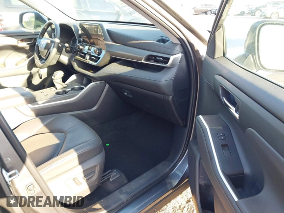 2024 Toyota Highlander LE z VIN 5TDKDRAH0RS528587, wystawiony jako IAAI lot #42002196 z przebiegiem 9 363 mil mil oraz . Historia ofert i sprzedaży dostępna na DreamBid. Obrazek 5.