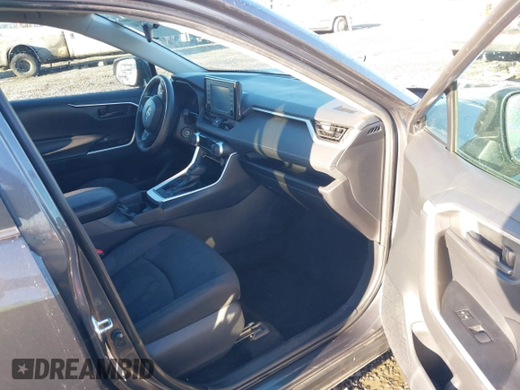 2019 Toyota RAV4 LE with VIN 2T3F1RFV0KW019791, listed as a IAAI auction lot 41499146 with 84,175 mi miles. Bid and sale history available at carsss.com. Image 5.
