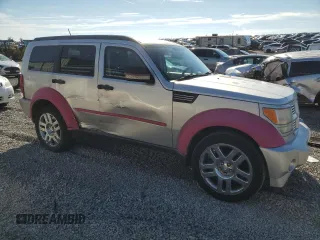 2010 Dodge Nitro SXT z VIN 1D4PT5GKXAW108802, wystawiony jako Copart lot #80215434 z przebiegiem 225 908 mil mil oraz Szkody całkowita. Historia ofert i sprzedaży dostępna na DreamBid. Obrazek 4.