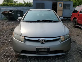 2006 Honda Civic LX z VIN 2HGFA165X6H518462, wystawiony jako Copart lot #59694195 z przebiegiem 101 556 mil mil oraz Czysty tytuł • Clean title. Historia ofert i sprzedaży dostępna na DreamBid. Obrazek 5.
