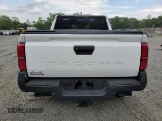 2024 Toyota Tacoma TRD Sport z VIN 3TYKE5JN9RT034258, wystawiony jako Copart lot #59153315 z przebiegiem 4773 mil mil oraz Szkoda całkowita • Salvage title. Historia ofert i sprzedaży dostępna na DreamBid. Obrazek 6.
