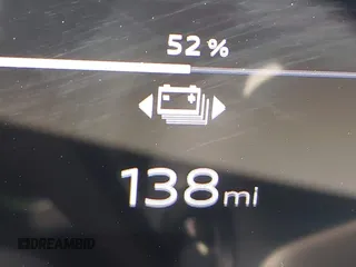 2025 Audi Q6 e-tron Premium Plus z VIN WA124BGFXSA019441, wystawiony jako IAAI lot #41838548 z przebiegiem 138 mil mil oraz . Historia ofert i sprzedaży dostępna na DreamBid. Obrazek 16.