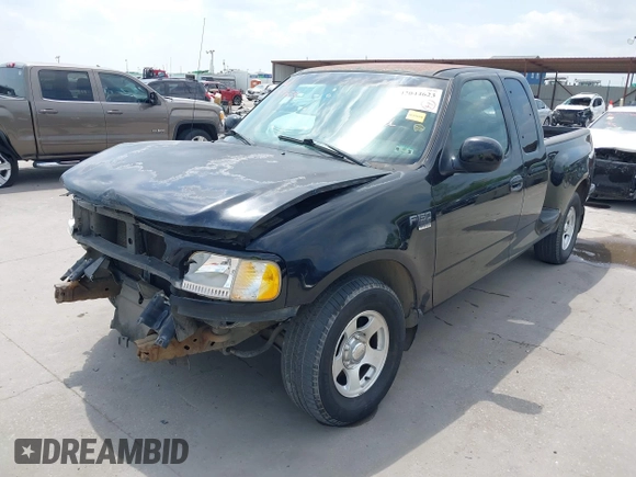 2002 Ford F-150 XL z VIN 1FTRX07W12KD47521, wystawiony jako IAAI lot #42044623 z przebiegiem 334 930 mil mil oraz . Historia ofert i sprzedaży dostępna na DreamBid. Obrazek 2.