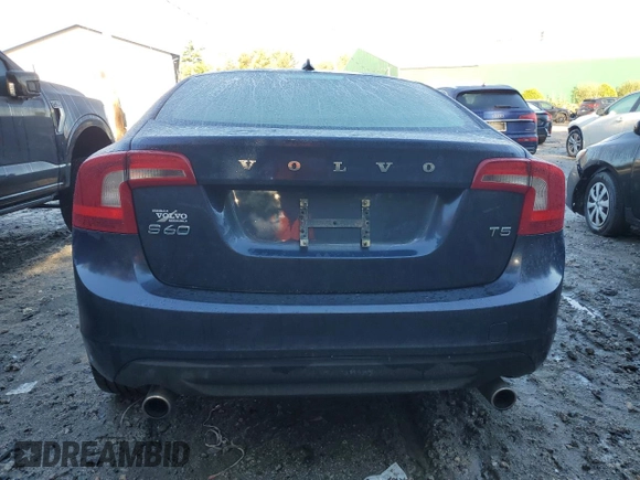 2013 Volvo S60 T5 Premier z VIN YV1612FSXD2192205, wystawiony jako Copart lot #43498645 z przebiegiem Nie podano mil oraz Nie do naprawy. Historia ofert i sprzedaży dostępna na DreamBid. Obrazek 6.