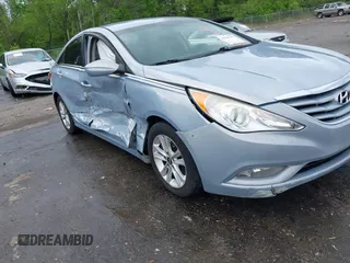 2013 Hyundai Sonata GLS z VIN 5NPEB4AC2DH781807, wystawiony jako IAAI lot #41958385 z przebiegiem 177 531 mil mil oraz . Historia ofert i sprzedaży dostępna na DreamBid. Obrazek 6.