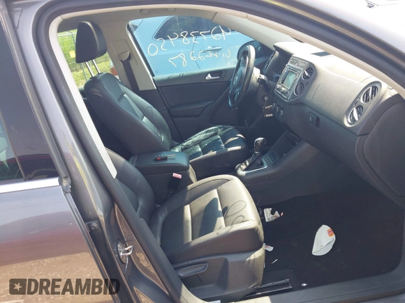 2012 Volkswagen Tiguan SE с VIN WVGAV7AX0CW002287, выставлен на аукционе IAAI как лот 42738450 с пробегом 131 121 миль миль и . История ставок и продаж доступна на DreamBid. Изображение 5.