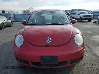 2010 Volkswagen New Beetle Coupe with VIN 3VWPG3AG9AM011291, listed as a Copart auction lot 42550185 with 105,433 mi miles and Salvage Title. Bid and sale history available at carsss.com. Image 5.