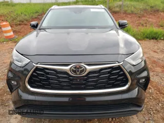 2023 Toyota Highlander L z VIN 5TDKDRAH7PS512254, wystawiony jako Copart lot #51117995 z przebiegiem 15 624 mil mil oraz Szkoda całkowita • Salvage title. Historia ofert i sprzedaży dostępna na DreamBid. Obrazek 5.