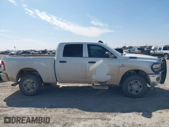 2022 Ram 2500 Tradesman с VIN 3C6UR5CL1NG322828, выставлен на аукционе IAAI как лот 41558823 с пробегом 142 287 миль миль и . История ставок и продаж доступна на DreamBid. Изображение 13.