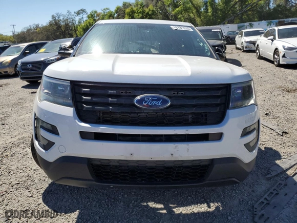 2018 Ford Police Interceptor Utility with VIN 1FM5K8AR7JGA58638, listed as a Copart auction lot 49781035 with 0 mi miles and Non Repairable. Bid and sale history available at carsss.com. Image 5.