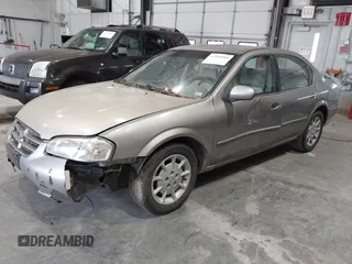2000 Nissan Maxima GXE z VIN JN1CA31D0YT752131, wystawiony jako IAAI lot #42195984 z przebiegiem 249 040 mil mil oraz . Historia ofert i sprzedaży dostępna na DreamBid. Obrazek 2.