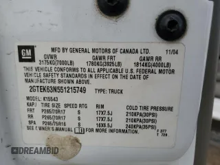 2005 GMC Sierra Denali z VIN 2GTEK63N551215749, wystawiony jako Copart lot #71357594 z przebiegiem 183 483 mil mil oraz Szkody całkowita. Historia ofert i sprzedaży dostępna na DreamBid. Obrazek 12.