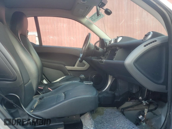 2013 Smart fortwo Pure z VIN WMEEJ3BA8DK619967, wystawiony jako Copart lot #49723735 z przebiegiem Nie podano mil oraz Tytuł czysty. Historia ofert i sprzedaży dostępna na DreamBid. Obrazek 10.