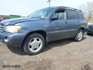 2004 Toyota Highlander with VIN JTEEP21A640041271, listed as a IAAI auction lot 42082940 with 208,548 mi miles. Bid and sale history available at carsss.com. Image 2.