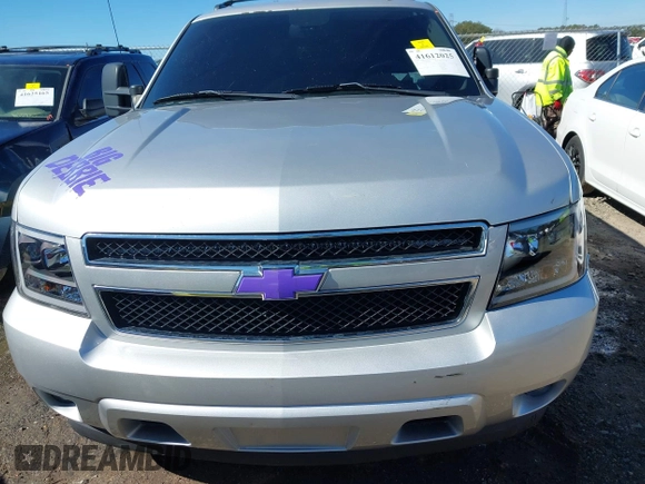 2011 Chevrolet Avalanche LS with VIN 3GNMCEE01BG393771, listed as a IAAI auction lot 41612025 with 199,994 mi miles. Bid and sale history available at carsss.com. Image 12.