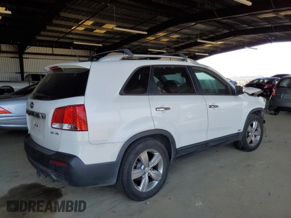 2013 Kia Sorento EX with VIN 5XYKUDA27DG374772, listed as a Copart auction lot 83861194 with 172,677 mi miles and Salvage Title. Bid and sale history available at carsss.com. Image 3.