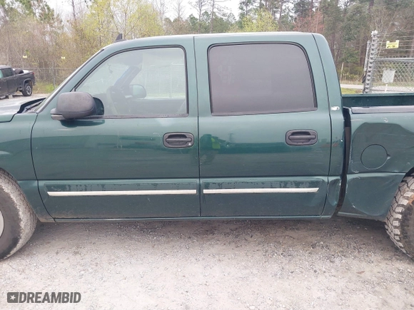 2006 Chevrolet Silverado 1500 LT2 with VIN 2GCEC13Z761319227, listed as a IAAI auction lot 41791080 with 302,075 mi miles. Bid and sale history available at carsss.com. Image 13.