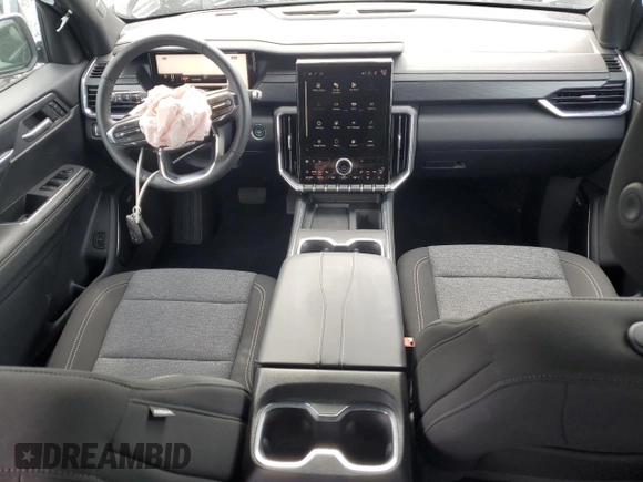 2025 GMC Acadia FWD Elevation z VIN 1GKENKRS7SJ164712, wystawiony jako Copart lot #56636735 z przebiegiem 3 814 mil mil oraz Szkoda całkowita • Salvage title. Historia ofert i sprzedaży dostępna na DreamBid. Obrazek 8.