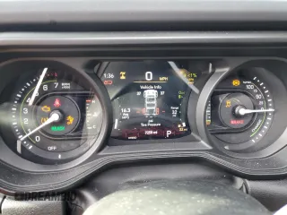 2024 Jeep Wrangler Rubicon with VIN 1C4RJXR61RW255979, listed as a Copart auction lot 43451095 with 7,258 mi miles and Salvage title. Bid and sale history available at DreamBid. Image 9.