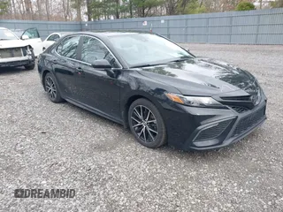 2023 Toyota Camry SE z VIN 4T1G11BK1PU096090, wystawiony jako IAAI lot #41943067 z przebiegiem 42 304 mil mil oraz . Historia ofert i sprzedaży dostępna na DreamBid. Obrazek 1.