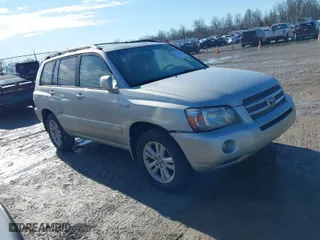 2007 Toyota Highlander Hybrid w/3rd Row with VIN JTEDW21A270019125, listed as a IAAI auction lot 41671395 with 138,440 mi miles. Bid and sale history available at carsss.com. Image 1.