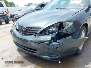 2002 Toyota Camry LE z VIN 4T1BE30KX2U591037, wystawiony jako IAAI lot #42077641 z przebiegiem 86 569 mil mil oraz . Historia ofert i sprzedaży dostępna na DreamBid. Obrazek 6.