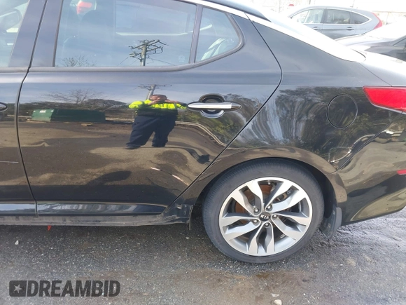 2015 Kia Optima SX Turbo with VIN 5XXGR4A67FG407786, listed as a IAAI auction lot 41606324 with 194,837 mi miles. Bid and sale history available at carsss.com. Image 18.