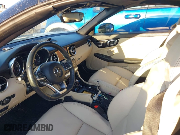 2019 Mercedes-Benz SLC 300 z VIN WDDPK3JA1KF160119, wystawiony jako IAAI lot #41744155 z przebiegiem Nie podano mil oraz . Historia ofert i sprzedaży dostępna na DreamBid. Obrazek 8.