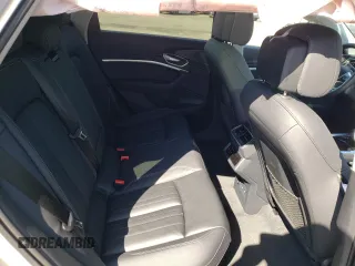 2022 Audi e-tron Premium z VIN WA1AAAGE0NB024295, wystawiony jako Copart lot #65237562 z przebiegiem 4 495 mil mil oraz . Historia ofert i sprzedaży dostępna na DreamBid. Obrazek 6.