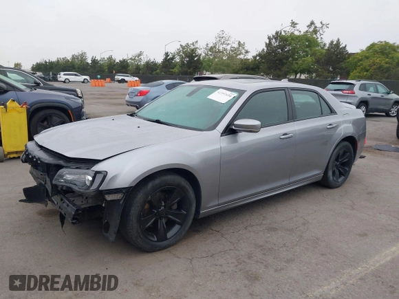 2018 Chrysler 300 S z VIN 2C3CCABG3JH266313, wystawiony jako IAAI lot #42397694 z przebiegiem 79 549 mil mil oraz . Historia ofert i sprzedaży dostępna na DreamBid. Obrazek 17.