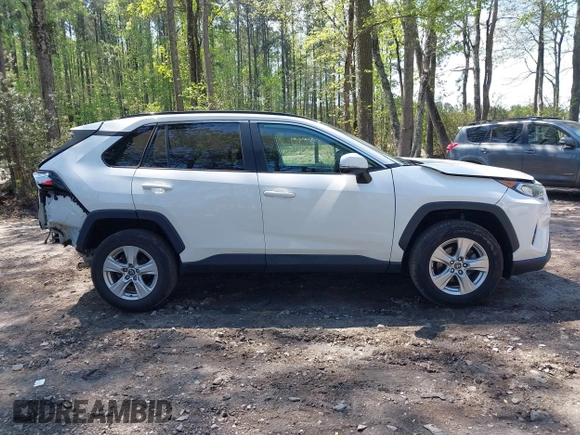 2021 Toyota RAV4 XLE z VIN 2T3W1RFV5MW118836, wystawiony jako IAAI lot #42031596 z przebiegiem 56 712 mil mil oraz . Historia ofert i sprzedaży dostępna na DreamBid. Obrazek 14.