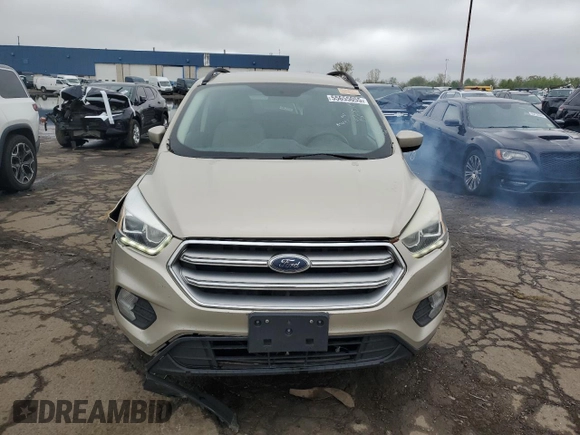 2017 Ford Escape SE z VIN 1FMCU0GDXHUB90657, wystawiony jako Copart lot #55655055 z przebiegiem 229 960 mil mil oraz Czysty tytuł • Clean title. Historia ofert i sprzedaży dostępna na DreamBid. Obrazek 5.