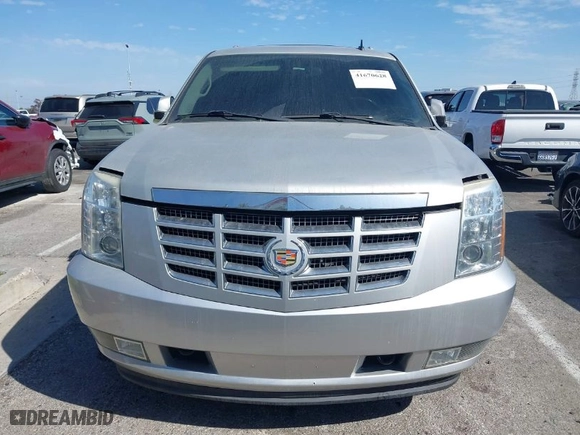 2011 Cadillac Escalade Luxury with VIN 1GYS4BEFXBR279049, listed as a IAAI auction lot 41670628 with NaN miles. Bid and sale history available at carsss.com. Image 12.