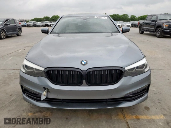 2018 BMW 5 Series 530i z VIN WBAJA5C51JWA37384, wystawiony jako Copart lot #55061215 z przebiegiem 113 809 mil mil oraz Szkody całkowita. Historia ofert i sprzedaży dostępna na DreamBid. Obrazek 5.