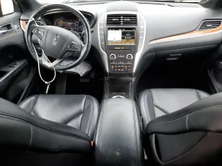 2018 Lincoln MKC Reserve z VIN 5LMTJ3DH7JUL33049, wystawiony jako Copart lot #57151205 z przebiegiem 39 594 mil mil oraz Szkody całkowita. Historia ofert i sprzedaży dostępna na DreamBid. Obrazek 8.