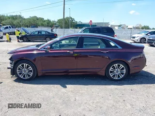 2013 Lincoln MKZ z VIN 3LN6L2GKXDR824996, wystawiony jako IAAI lot #42574204 z przebiegiem 81 370 mil mil oraz . Historia ofert i sprzedaży dostępna na DreamBid. Obrazek 14.