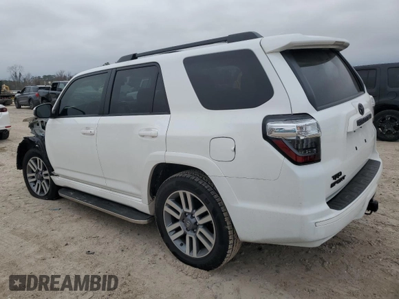 2022 Toyota 4Runner TRD Sport with VIN JTEAU5JR8N5275849, listed as a Copart auction lot 44890675 with 32,585 mi miles and Clean title. Bid and sale history available at DreamBid. Image 2.