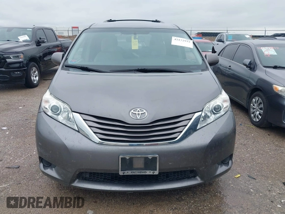 2015 Toyota Sienna LE AAS z VIN 5TDKK3DCXFS612396, wystawiony jako IAAI lot #42172932 z przebiegiem 90 440 mil mil oraz . Historia ofert i sprzedaży dostępna na DreamBid. Obrazek 12.