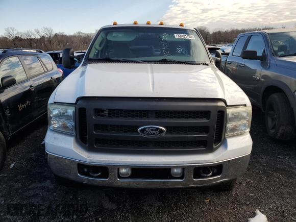 2005 Ford F-350 XL z VIN 1FTWF31P05EB41019, wystawiony jako Copart lot #82401704 z przebiegiem 114 329 mil mil oraz Szkoda całkowita • Salvage title. Historia ofert i sprzedaży dostępna na DreamBid. Obrazek 5.