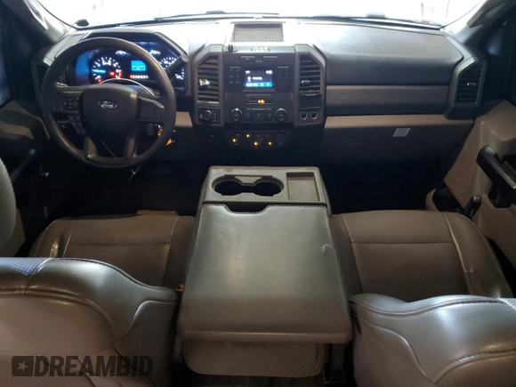 2018 Ford F-250 XL z VIN 1FT7W2B62JED06356, wystawiony jako Copart lot #49495945 z przebiegiem 159 794 mil mil oraz Czysty tytuł • Clean title. Historia ofert i sprzedaży dostępna na DreamBid. Obrazek 8.