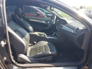 2013 Mercedes-Benz C 250 z VIN WDDGJ4HB7DG012481, wystawiony jako IAAI lot #39663837 z przebiegiem 145 884 mil mil oraz . Historia ofert i sprzedaży dostępna na DreamBid. Obrazek 8.