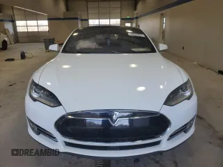 2015 Tesla Model S 85D with VIN 5YJSA1E4XFF110720, listed as a Copart auction lot 48694825 with Not Provided miles and Salvage Title. Bid and sale history available at carsss.com. Image 5.