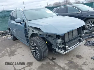 2021 Volvo XC90 Momentum with VIN YV4102PK4M1763398, listed as a IAAI auction lot 41731611 with 81,607 mi miles. Bid and sale history available at carsss.com. Image 1.