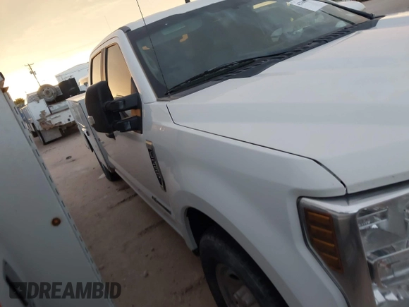 2018 Ford F-350 XL z VIN 1FT7W3AT3JEC82534, wystawiony jako IAAI lot #42365679 z przebiegiem 172 022 mil mil oraz . Historia ofert i sprzedaży dostępna na DreamBid. Obrazek 13.