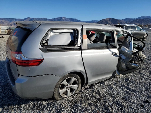 2018 Toyota Sienna L with VIN 5TDZZ3DC1JS956802, listed as a Copart auction lot 42245995 with 53,383 mi miles and Salvage Title. Bid and sale history available at DreamBid. Image 3.