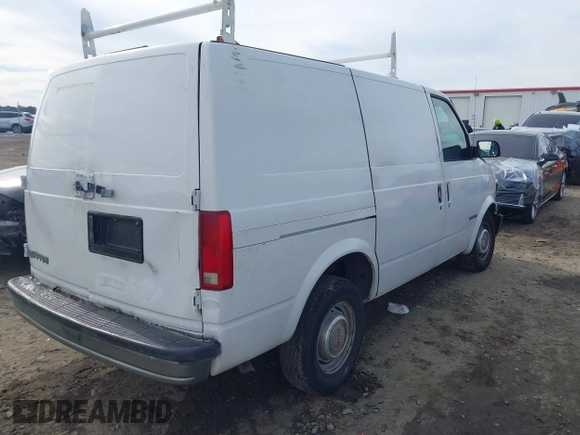 1998 GMC Safari Cargo with VIN 1GTDM19W5WB533168, listed as a IAAI auction lot 41402938 with 239,070 mi miles. Bid and sale history available at carsss.com. Image 4.
