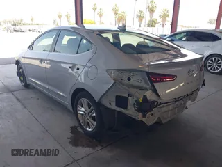 2020 Hyundai Elantra Value Edition z VIN KMHD84LF1LU080709, wystawiony jako IAAI lot #42444385 z przebiegiem 48 331 mil mil oraz . Historia ofert i sprzedaży dostępna na DreamBid. Obrazek 3.