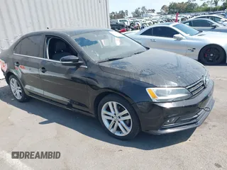 2015 Volkswagen Jetta SEL z VIN 3VWL17AJ7FM307632, wystawiony jako IAAI lot #42766536 z przebiegiem 101 661 mil mil oraz . Historia ofert i sprzedaży dostępna na DreamBid. Obrazek 1.