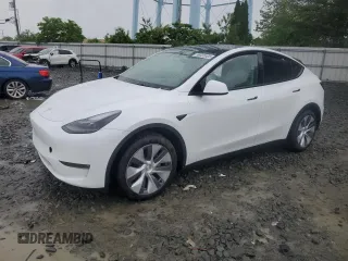 2024 Tesla Model Y Long Range z VIN 7SAYGDEE3RA283311, wystawiony jako Copart lot #56925505 z przebiegiem Nie podano mil oraz Szkoda całkowita • Salvage title. Historia ofert i sprzedaży dostępna na DreamBid. Obrazek 1.