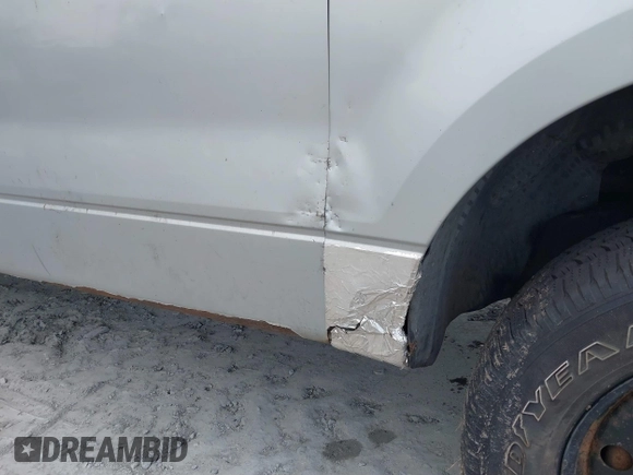 2004 Ford F-150 XL z VIN 1FTRF14504NA05239, wystawiony jako IAAI lot #41272950 z przebiegiem Nie podano mil oraz . Historia ofert i sprzedaży dostępna na DreamBid. Obrazek 15.